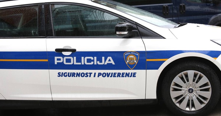 ['policija', 'pas', 'velika gorica']