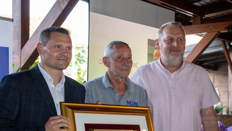 ['radio klub', '9a1cvg', '9a1cfr', 'velika gorica', 'klub', 'vijesti', 'davorin ištvanović', 'nagrada za životno dijelo', 'ztkzž', 'radio klub', '9a1cvg', '9a1cfr', 'velika gorica', 'klub', 'vijesti', 'davorin ištvanović', 'nagrada za životno dijelo', 'ztkzž', 'Klub', 'Vijesti', 'Davorin Ištvanović', 'nagrada za životno dijelo', 'ZTKZŽ']