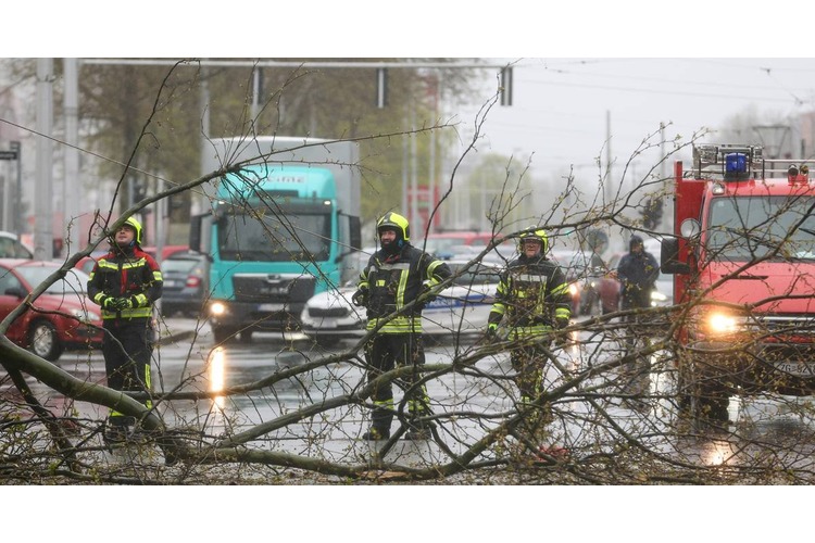 ['nevrijeme', 'vatrogasci']