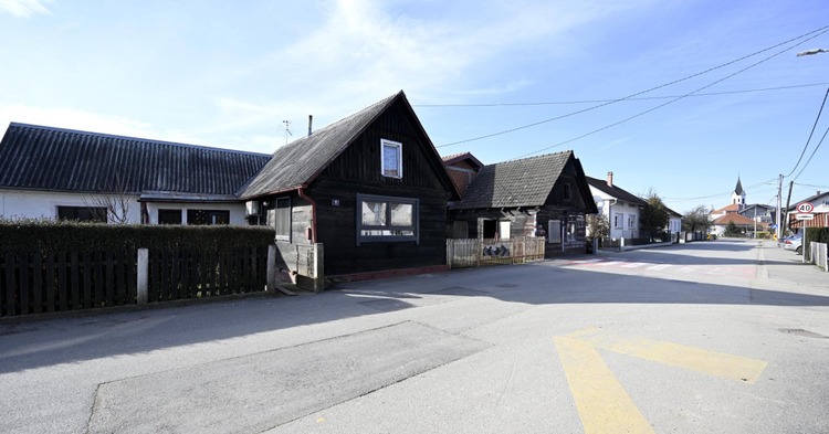 ['Velika Gorica', 'kuće', 'dječji vrtić', 'spor o zemljištu', 'dosjelost', 'EU sredstva', 'općinski sud u velikoj gorici', 'lokalna zajednica', 'Mjesni odbor Kuče']