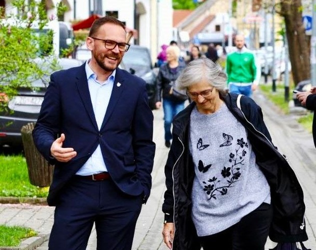 ['božićnica', 'fina', 'inkluzivni dodatak', 'isplata', 'nacionalna naknada', 'osobe s invaliditetom', 'umirovljenici']