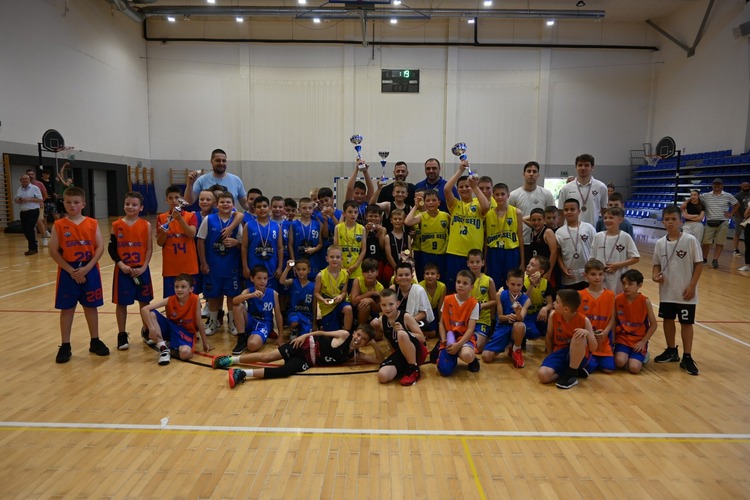 FOTO Najmlađi košarkaši Dugog Sela najbolji u Zagrebačkoj županiji