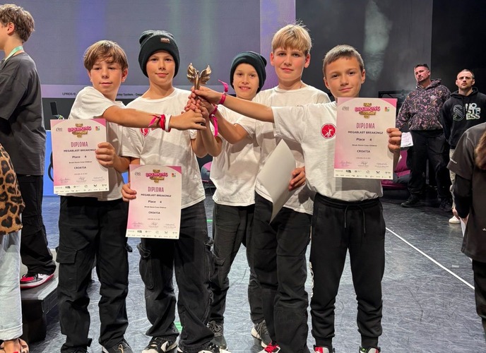 ['megablast', 'plesači']