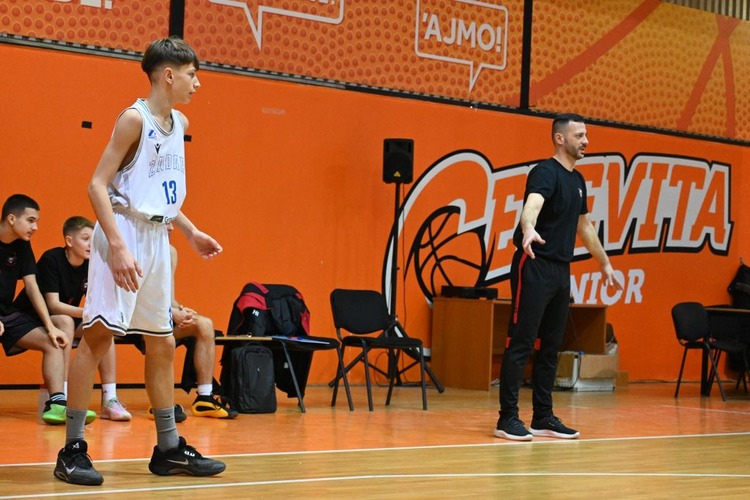 ['Hani Istanbuli', 'Jedinstvena pretkadetska liga', 'Pretkadeti']