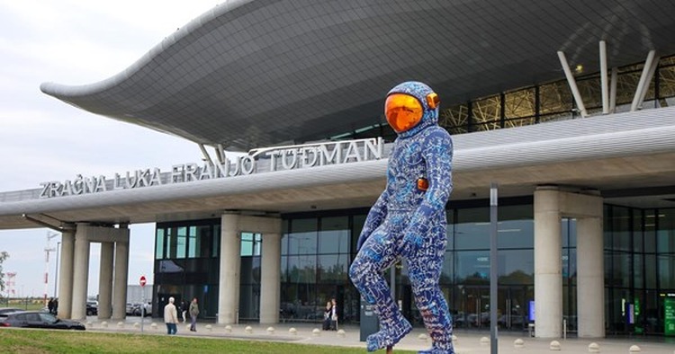 Astronaut visok sedam metara postavljen na ulazu u Zračnu luku Zagreb