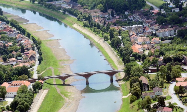 Grad Sisak nastavlja ulaganja u škole: nova oprema, knjige i produženi boravak