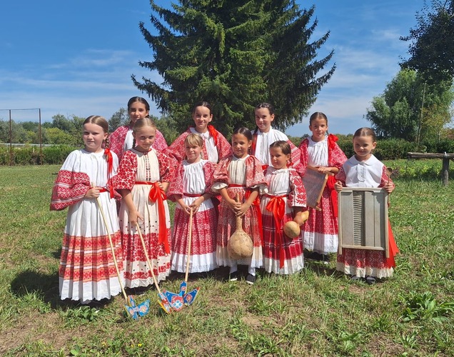 ['folklorni susreti', 'KUD Slavuj Bukevje']