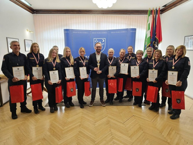 ['dobrovoljno vatrogasno društvo', 'državne prvakinje', 'dvd ribnica', 'gradska uprava', 'krešimir ačkar', 'prijam', 'turopolje', 'vatrogaskinje', 'vatrogasna olimpijada', 'viceprvakinje']