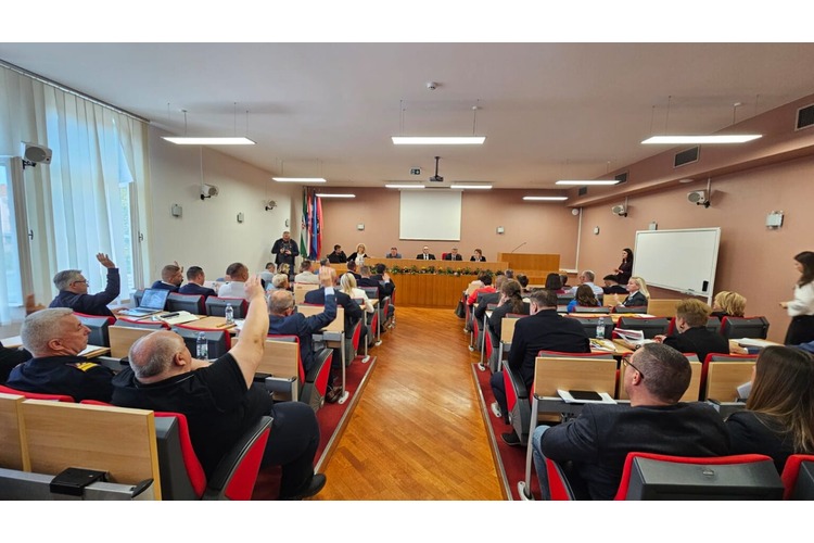 ['aglomeracija', 'Centar za starije osobe', 'civilna zaštita', 'Gospodarska zona Kušanec-Istok', 'gospodarski razvoj', 'Gradsko vijeće Velike Gorice', 'komunalna naknada', 'krešimir ačkar', 'lokalna samouprava', 'neven karas', 'proračun', 'razvoj grada', 'sjednica gradskog vijeća', 'škola u Kurilovcu', 'suradnja s Osijekom', 'Velika Gorica', 'vg čistoća', 'vg vodoopskrba', 'vrtići']