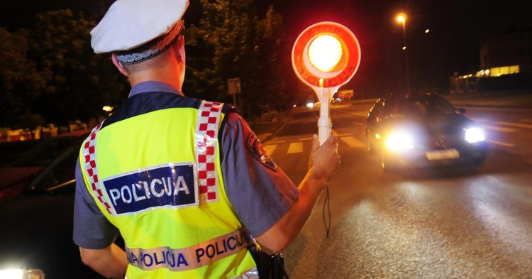 ['velika gorica', 'vožnja pod utjecajem alkohola', 'novčana kazna', 'zabrana upravljanja B kategorijom', 'kontrola prometa', 'vrijeđanje policije']