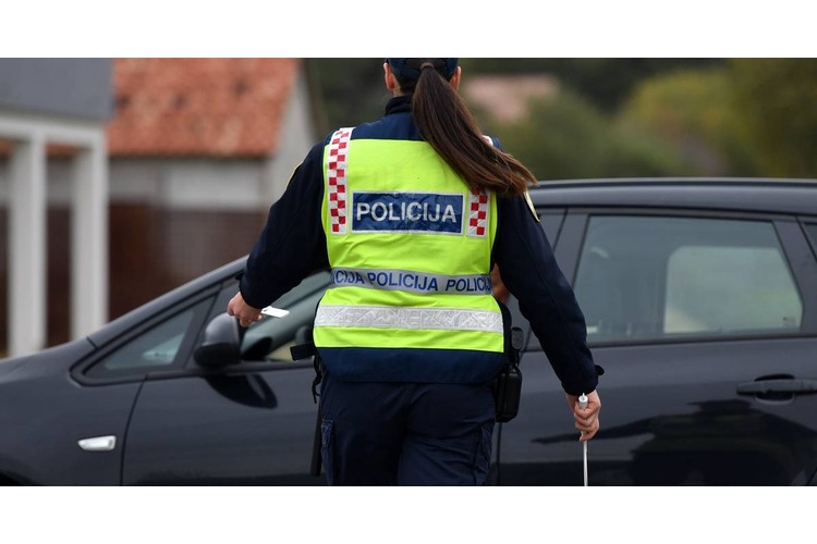 ['austrijanac', 'diplomat', 'automobil', 'očevid', 'policija', 'velika gorica']