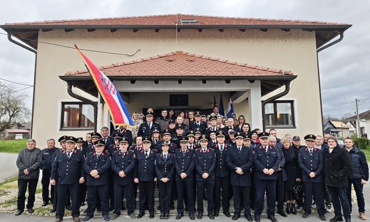 Otvorena tri obnovljena vatrogasna doma u okolici Petrinje