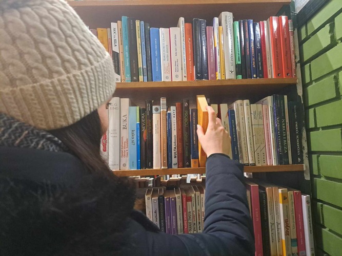 ['knjižnica', 'zakasnina']