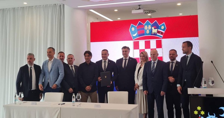 ['kamp', 'hrvatska nogometna reprezentacija', 'andrej plenković', 'marijan kustić']