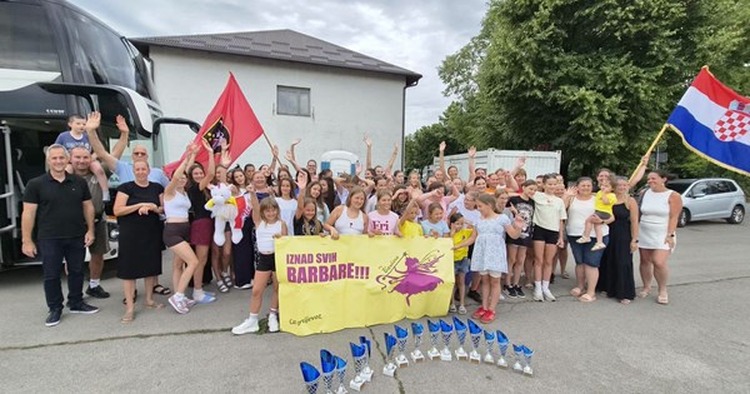 FOTO Velika Mlaka dočekala svoje Barbarice nakon veličanstvenog uspjeha na Europskom prvenstvu!