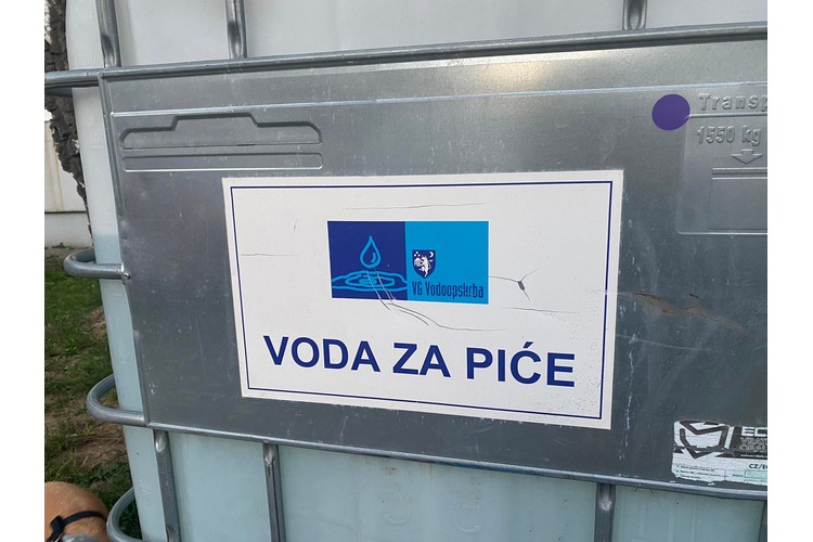 ['bez vode', 'ulica Hrvatske Bratske Zajednice', 'Zagrebačka ulica']