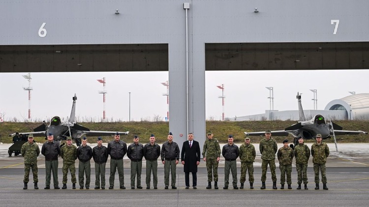 Predsjednik Milanović u Velikoj Gorici obišao Zapovjedništvo Hrvatskog ratnog zrakoplovstva