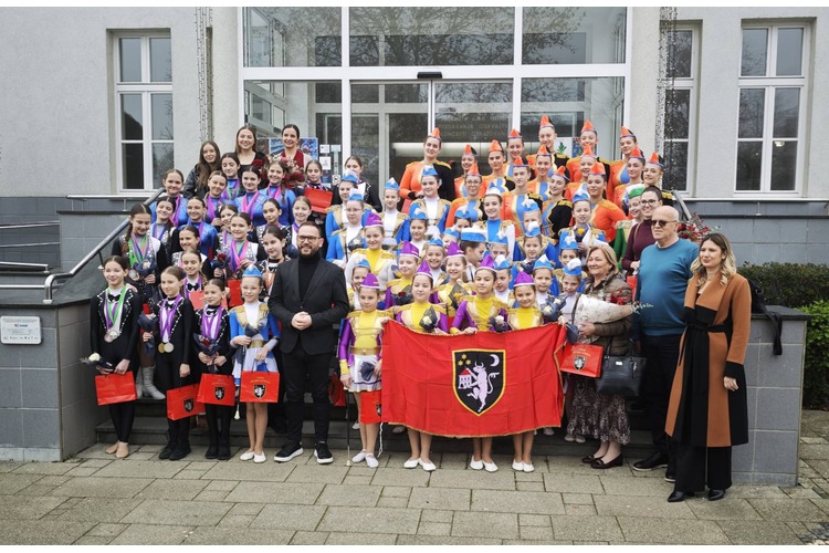 ['društveni dom', 'gradska potpora', 'mažoretkinje', 'plesni klub barbara', 'velika mlaka', 'VG30']