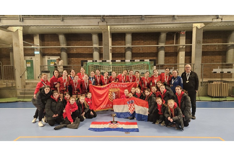 ['hrvatski rukomet', 'mlade rukometašice', 'rukomet', 'sportski uspjeh', 'Storhamar IL', 'udarnik', 'zlato']