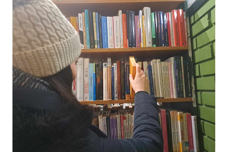 ['knjižnica', 'zakasnina']