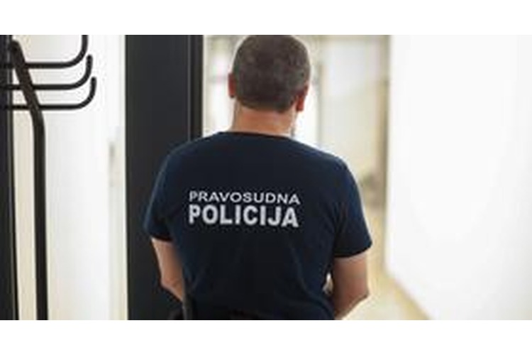 ['napad na službenu osobu', 'pravosudni policajac', 'turopolje']