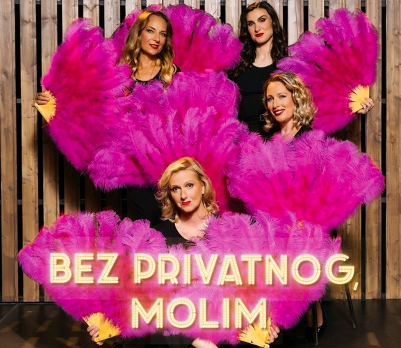 ['Antonella Tošić', 'Bez privatnog molim', 'kabaret', 'kazalište', 'Mia Krajcar', 'Paolo Tišljarić', 'predstava', 'premijera', 'Scena Gorica']