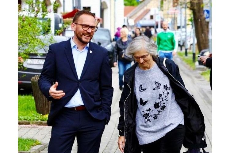 ['božićnica', 'fina', 'inkluzivni dodatak', 'isplata', 'nacionalna naknada', 'osobe s invaliditetom', 'umirovljenici']