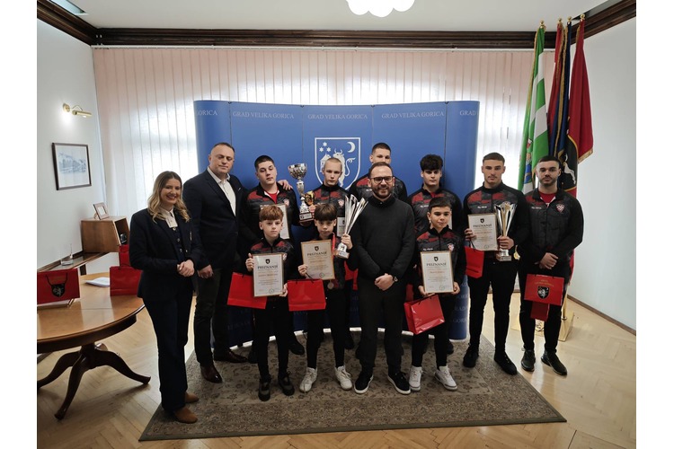 ['Grad Velika Gorica', 'hrvački klub', 'hrvanje', 'mladi sportaši', 'sportski uspjesi', 'turnir svetog Nikole']