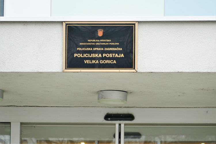 ['ljetno radno vrijeme', 'podizanje dokumenata', 'Policijska postaja Velika Gorica']