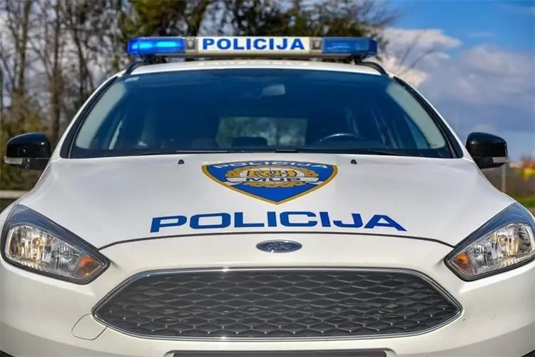 ['apel policije', 'drska krađa', 'lažno predstavljanje', 'novi oblik prijevare', 'policja upozoraval', 'prijevara', 'stariji građani']