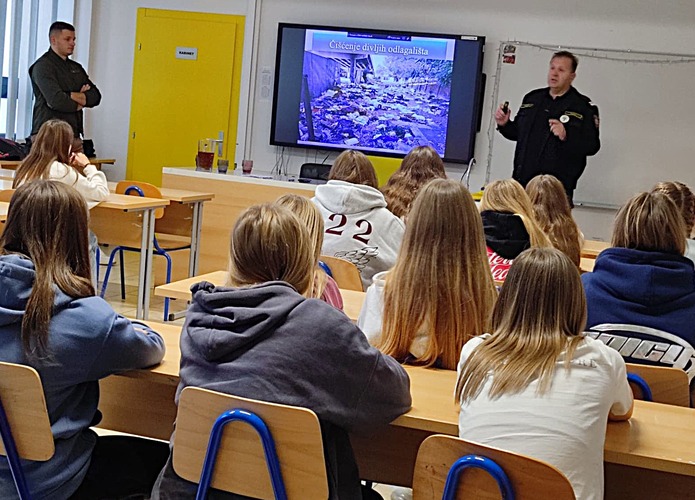 ['edukacija', 'ekologija', 'Hrvatska', 'javni prijevoz', 'klimatske promjene', 'održivost', 'pošumljavanje', 'štetnici', 'šume', 'šumoborci', 'učenici', 'Velika Gorica', 'zaštita prirode']