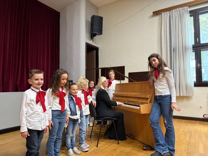 ['cvrkutavci', 'višnjina glazbalnica', 'voc']