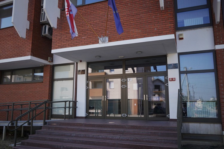 Potraga i dalje traje: Policija na nogama, a žrtva i djeca pod zaštitom nakon bijega u Velikoj Gorici.
