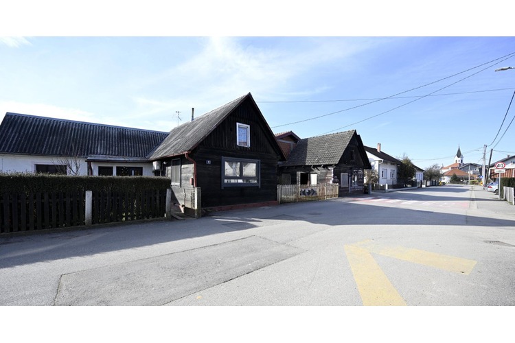 ['Velika Gorica', 'kuće', 'dječji vrtić', 'spor o zemljištu', 'dosjelost', 'EU sredstva', 'općinski sud u velikoj gorici', 'lokalna zajednica', 'Mjesni odbor Kuče']