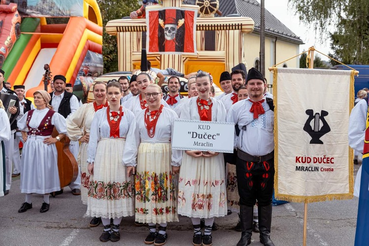 ['društvo žena anđela lovreković', 'dvd mraclin', 'kud dučec mraclin', 'mjesni odbor mraclin', 'NK Mraclin', 'Plemenita opčina turopoljska']