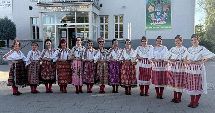 Folkloraši iz cijele Zagrebačke županije zaplesali pred velikogoričkom publikom