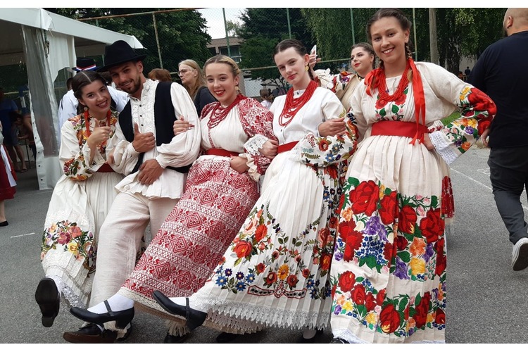 ['folklorni susreti "Pjesmom i plesom kroz Veleševec"', 'kud veleševec']