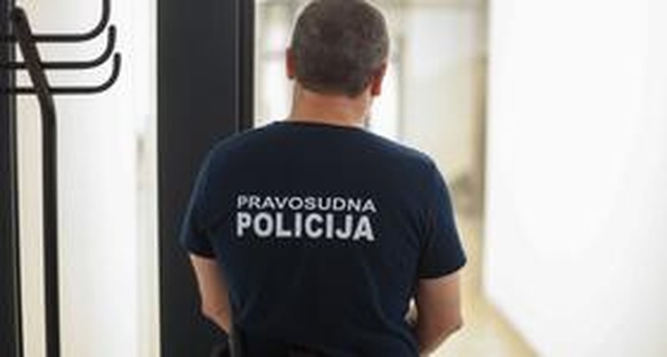 ['napad na službenu osobu', 'pravosudni policajac', 'turopolje']