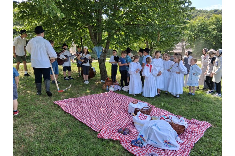 ['Klub žena Pokupsko', 'kulturna baština', 'očuvanje kulturne baštine turopolja', 'oš pokupsko', 'tradicijski obed', 'turopolje', 'zagrebačka županija']