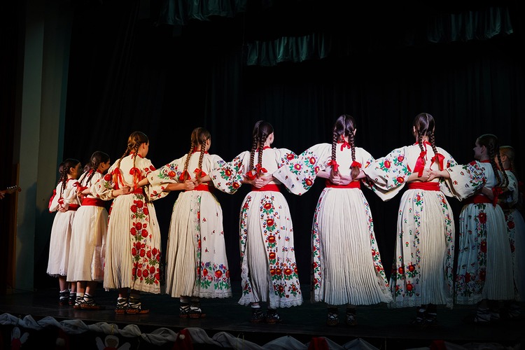 ['događaj', 'FOLKLOR', 'kulturno-umjetnička društva', 'narodne nošnje', 'narodne pjesme', 'pučko otvoreno učilište', 'smotra folklora']